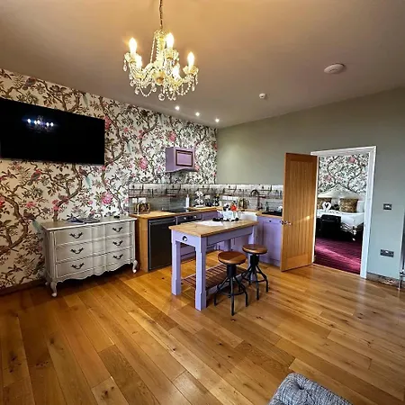 Lymestone Boutique 4*